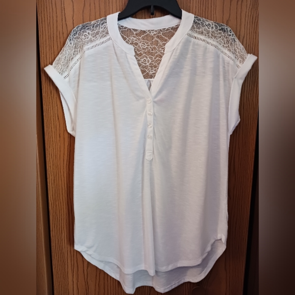 No Bounderies lightweight top.